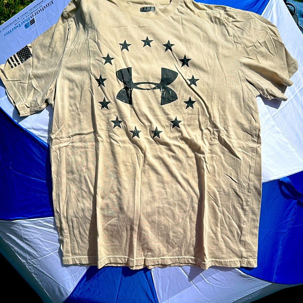 Underarmour t shirt